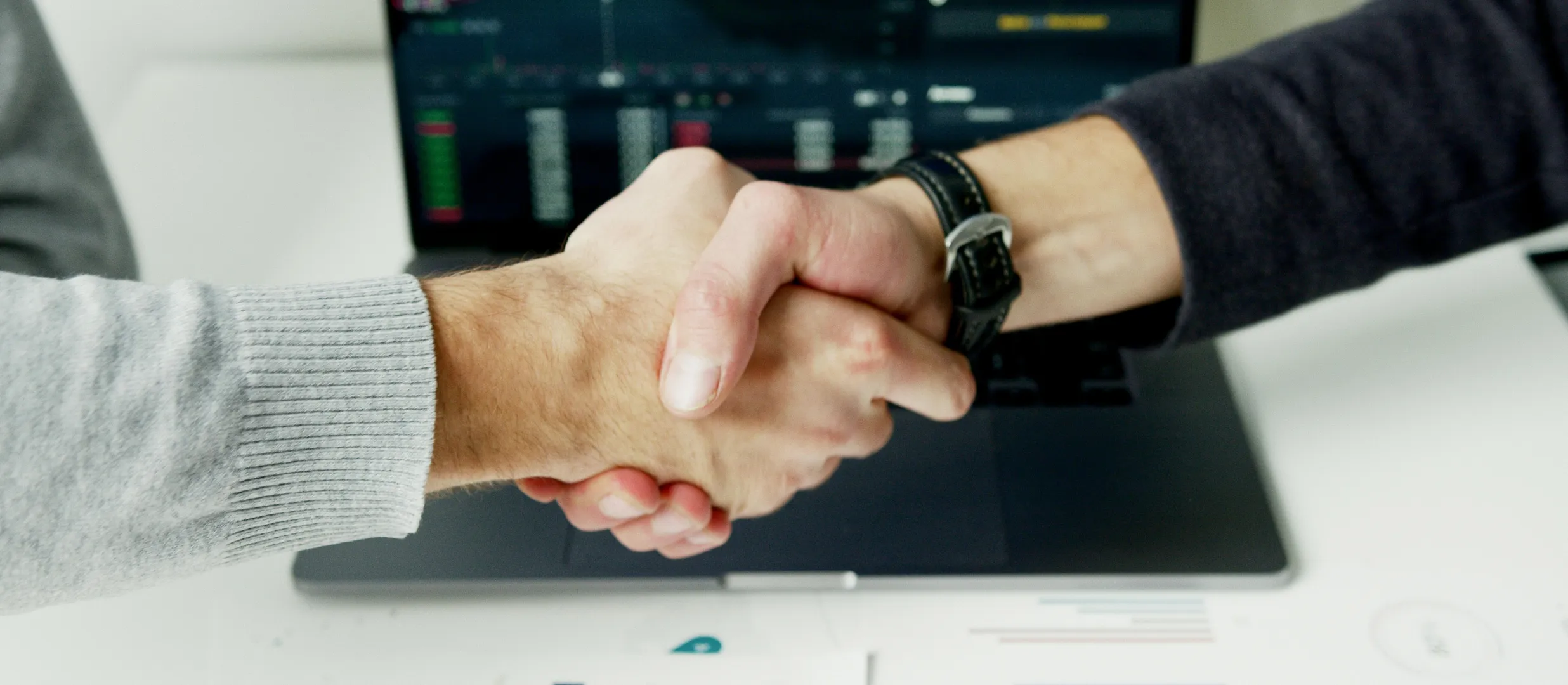 Handschlag zwischen Euroconsil Berater und Investor